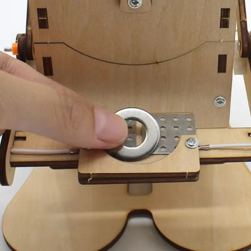 Робот-монетопоглотитель: дерев – обзор и цена Science Diy Model